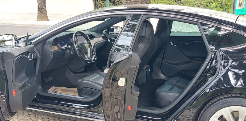 Tesla Model S • 2020 • 98,500 km 6