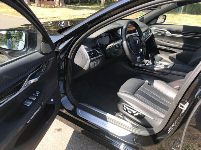 BMW 7 • 2016 • 80,786 km 10