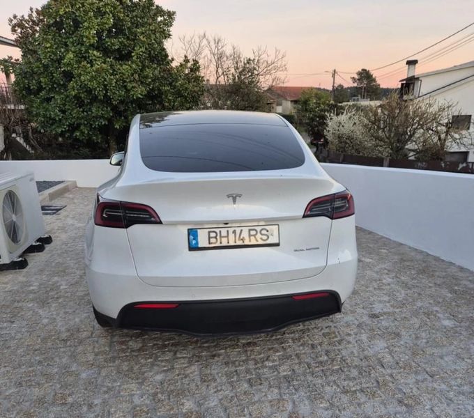 Tesla Model Y • 2022 • 25,000 km 2