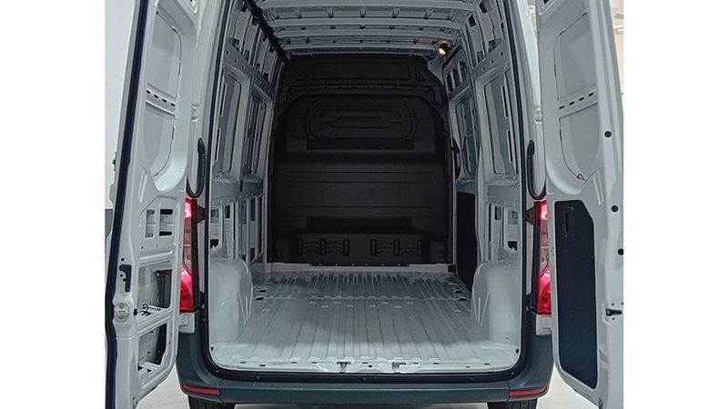 Mercedes-Benz Sprinter • 2023 • 8,588 km 12