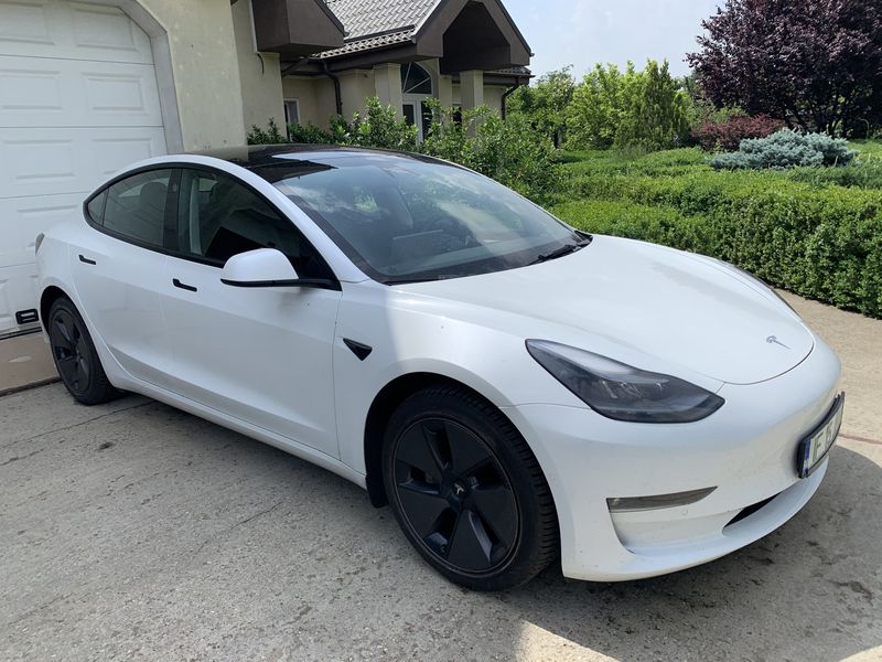 Tesla Model 3 • 2022 • 29,500 km 1