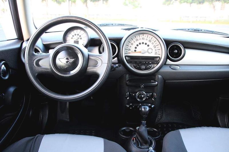 MINI Cooper • 2011 • 123,456 km 10