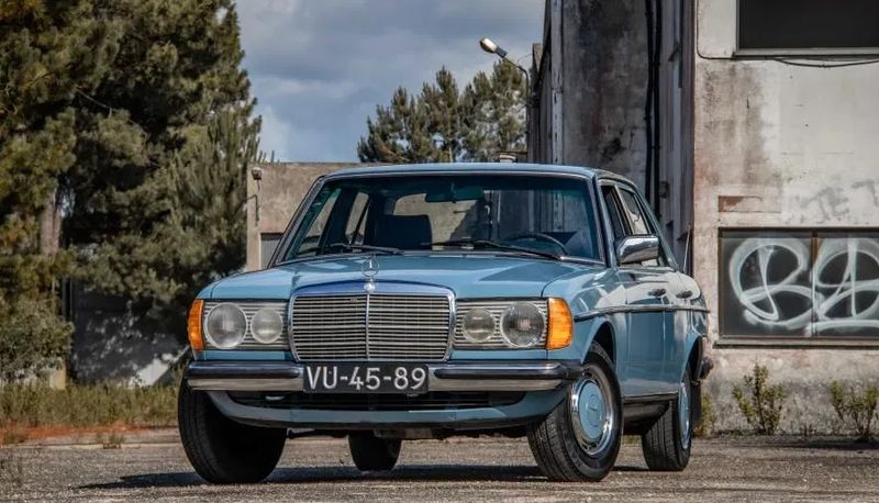 Mercedes-Benz 200 - 300 • 1981 • 188,170 km 2