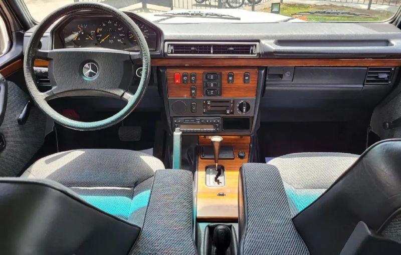 Mercedes-Benz G-Class • 1990 • 232,000 km 2