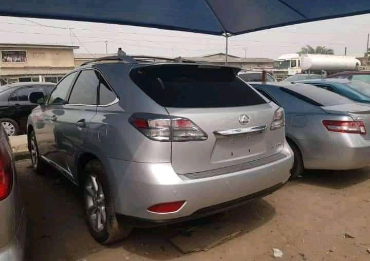 Lexus  • 2010 • 5 km 3