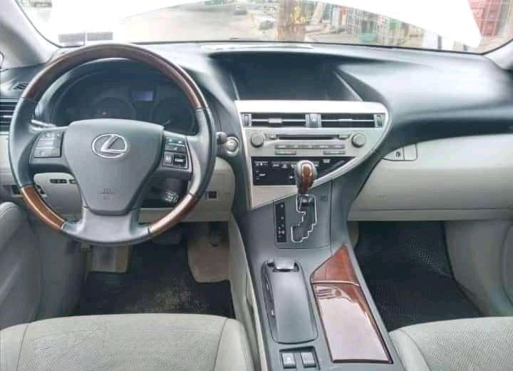 Lexus  • 2010 • 5 km 2