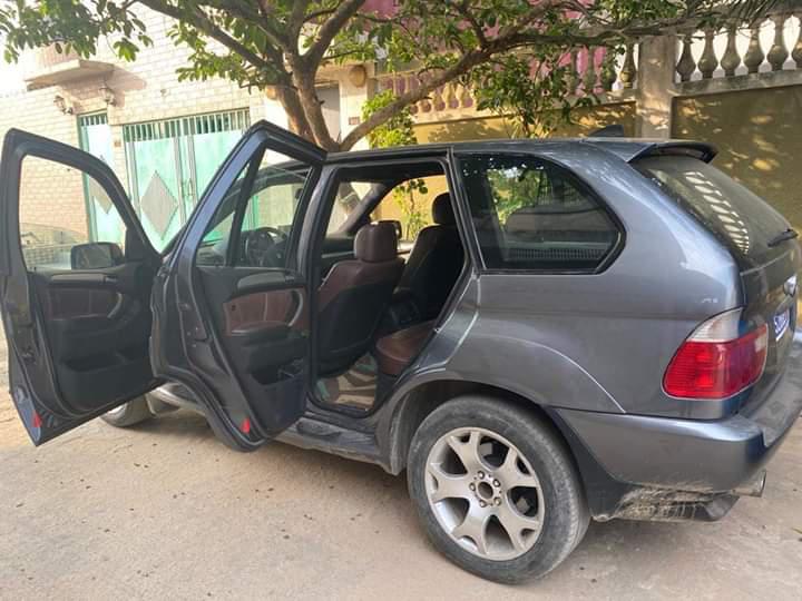 BMW X5 • 2005 • 100,000 km 4