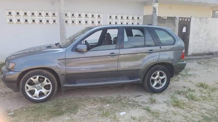 BMW X5 • 2005 • 100,000 km 1