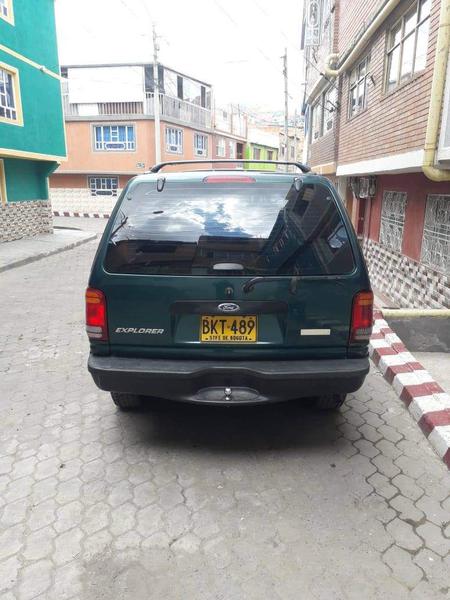 Ford Explorer • 1999 • 218,000 km 3