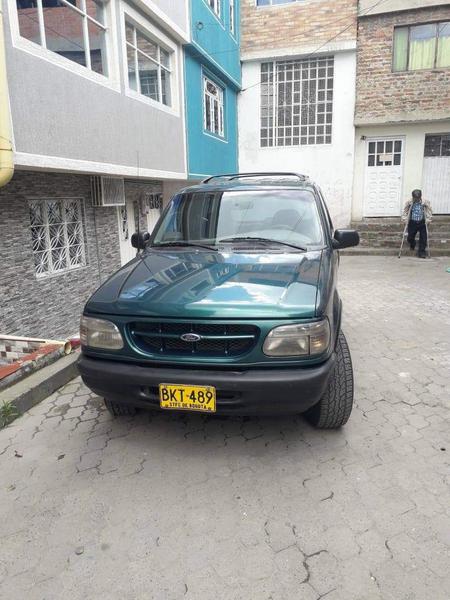 Ford Explorer • 1999 • 218,000 km 2