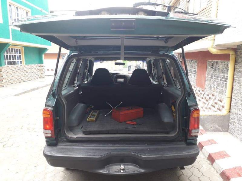 Ford Explorer • 1999 • 218,000 km 4