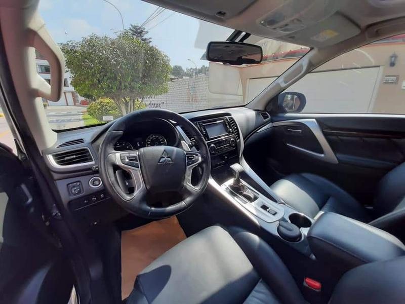 Mitsubishi Outlander • 2017 • 26,800 km 5