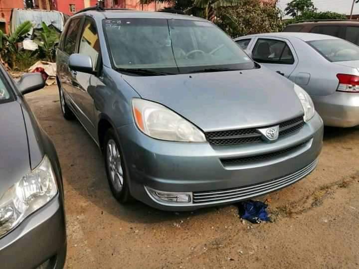 Toyota Sienna • 2005 • 5,000 km 4