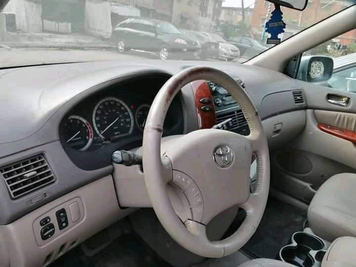 Toyota Sienna • 2005 • 5,000 km 2