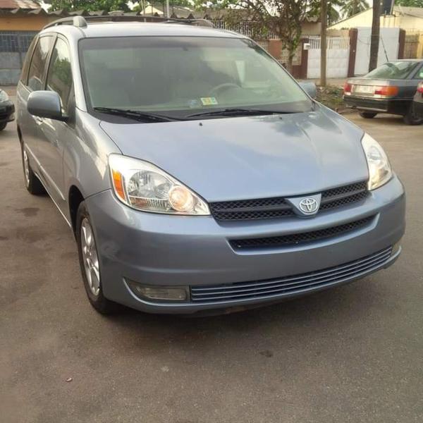 Toyota Sienna • 2005 • 5,000 km 3