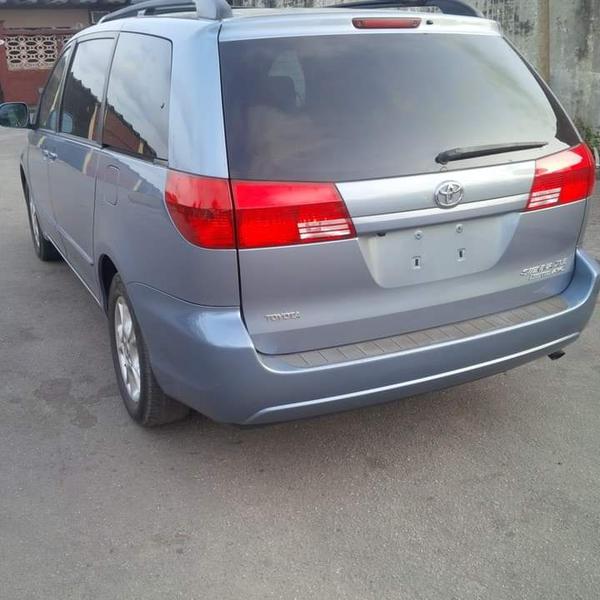 Toyota Sienna • 2005 • 5,000 km 2