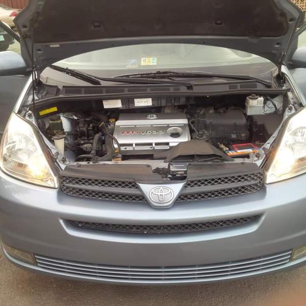Toyota Sienna • 2005 • 5,000 km 5