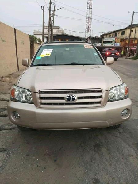 Toyota  • 2010 • 15,234 km 2