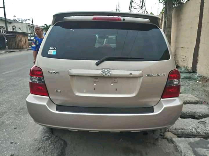 Toyota  • 2010 • 15,234 km 1