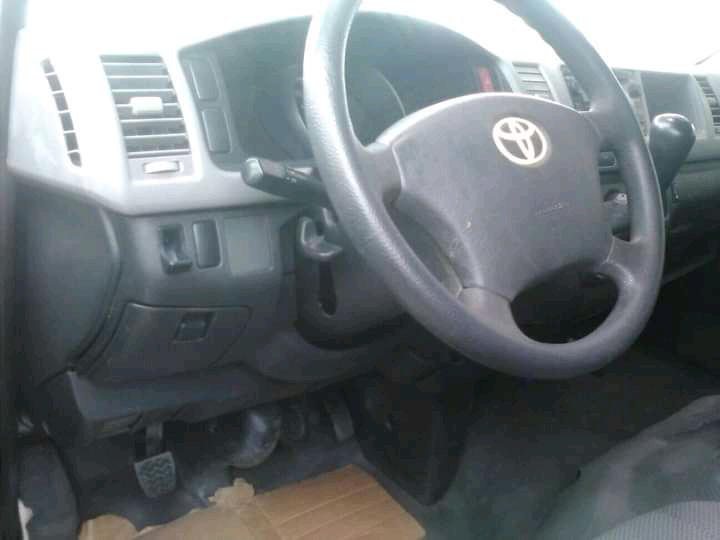 Toyota Hiace • 2010 • 4,500 km 7