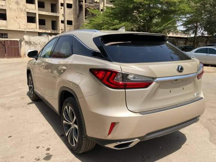 Lexus RX • 2016 • 5,471 km 11