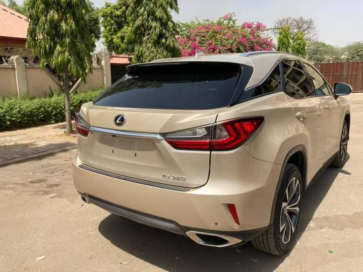 Lexus RX • 2016 • 5,471 km 4