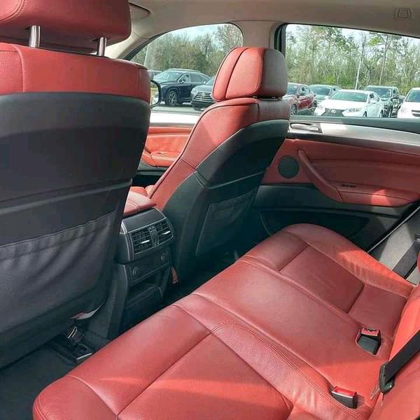 BMW X6 • 2014 • 145,000 km 2