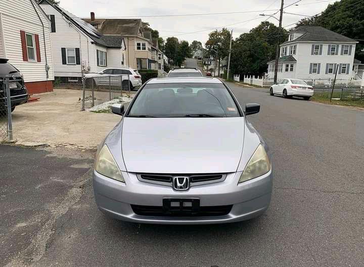 Honda Accord • 2005 • 445 km 5