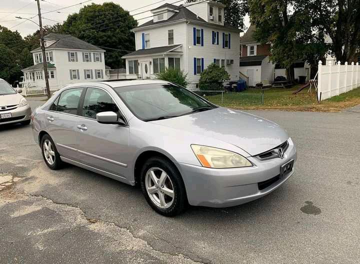 Honda Accord • 2005 • 445 km 2