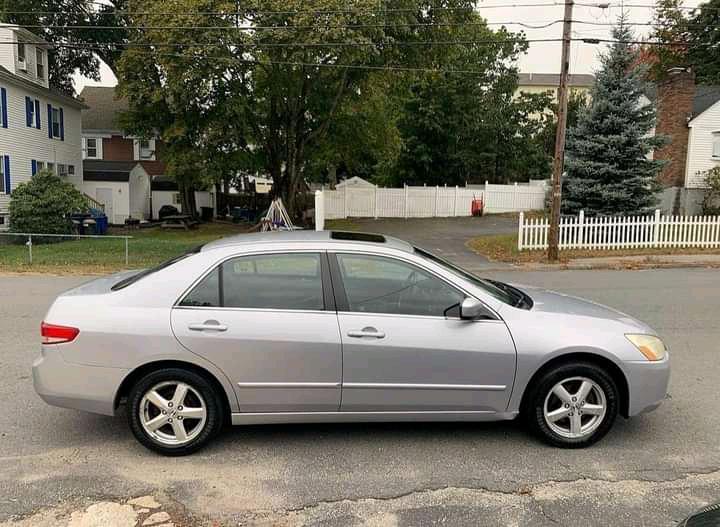 Honda Accord • 2005 • 445 km 7