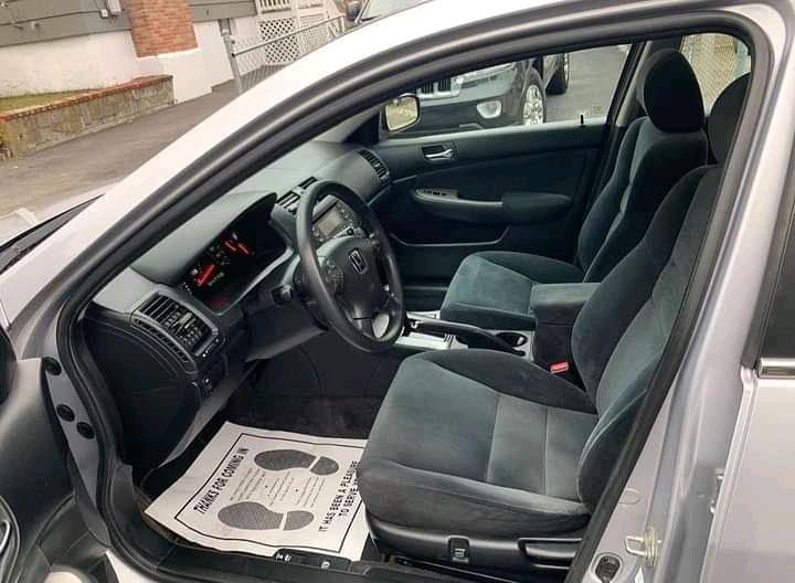 Honda Accord • 2005 • 445 km 4