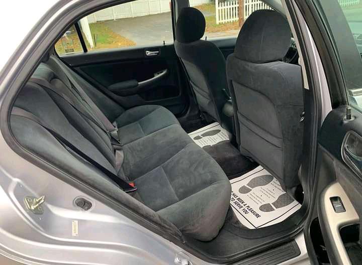 Honda Accord • 2005 • 445 km 6