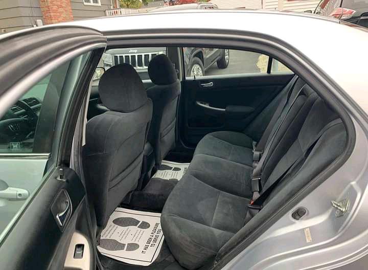 Honda Accord • 2005 • 445 km 3