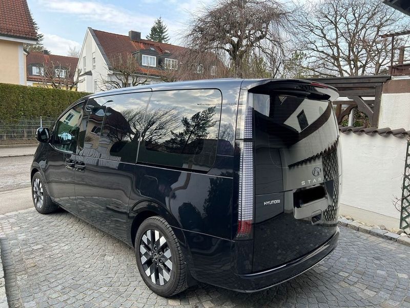 Hyundai Santa Fe • 2022 • 17,800 km 3