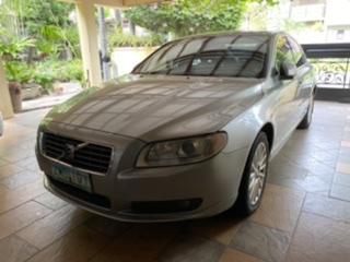 Volvo S80 • 2008 • 98,000 km 3