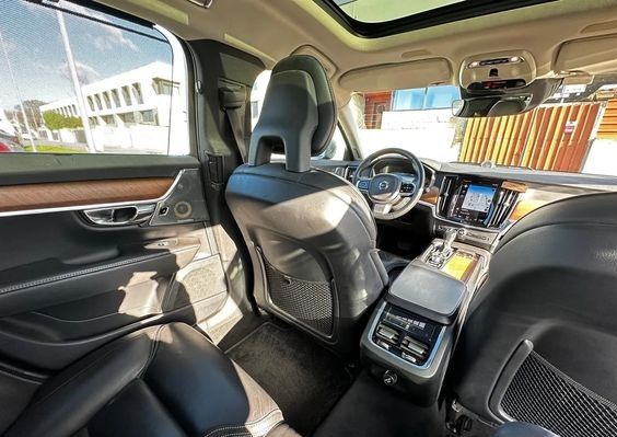 Volvo V90 • 2016 • 119,000 km 10