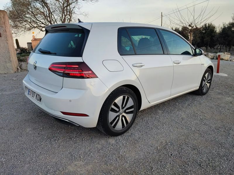 Volkswagen Golf • 2017 • 90,000 km 2