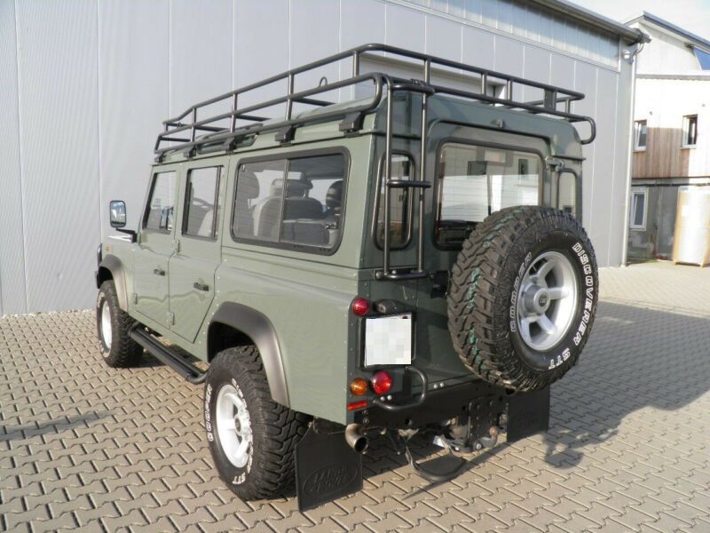 Land Rover Defender • 2010 • 93,000 km 2