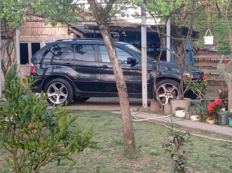 BMW X5 • 2002 • 27,000 km 7
