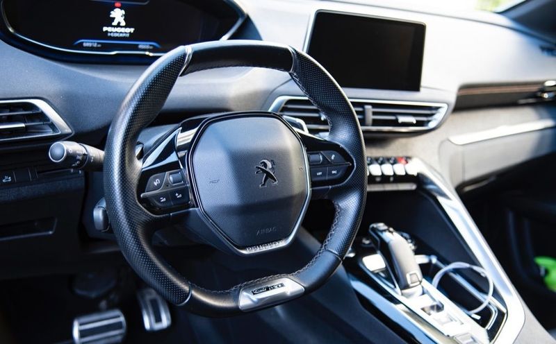 Peugeot 5008 • 2019 • 69,000 km 2