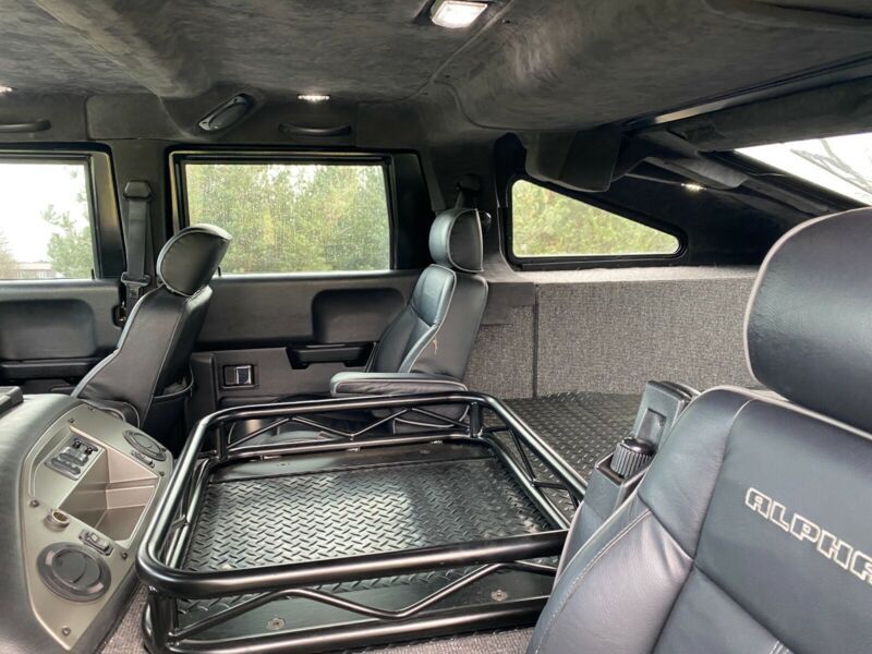 Hummer H1 • 2006 • 108,300 km 15
