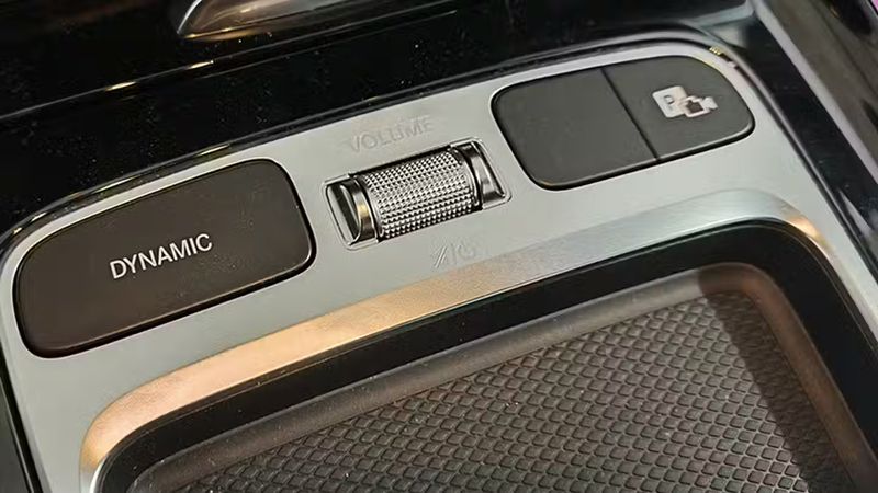 Mercedes-Benz GLB-Class • 2024 • 3,912 km 11