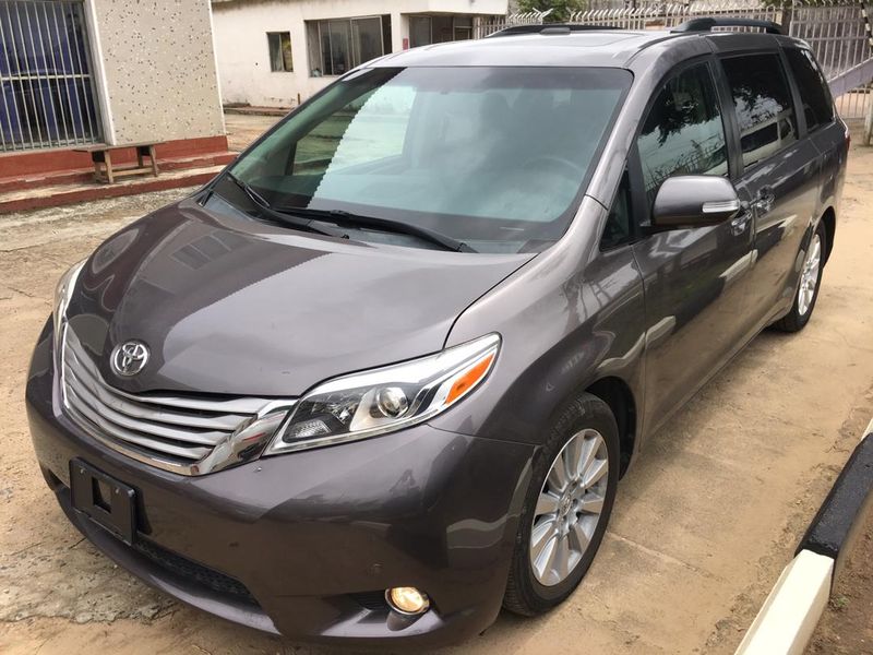 Toyota Sienna • 2012 • 32 km 1