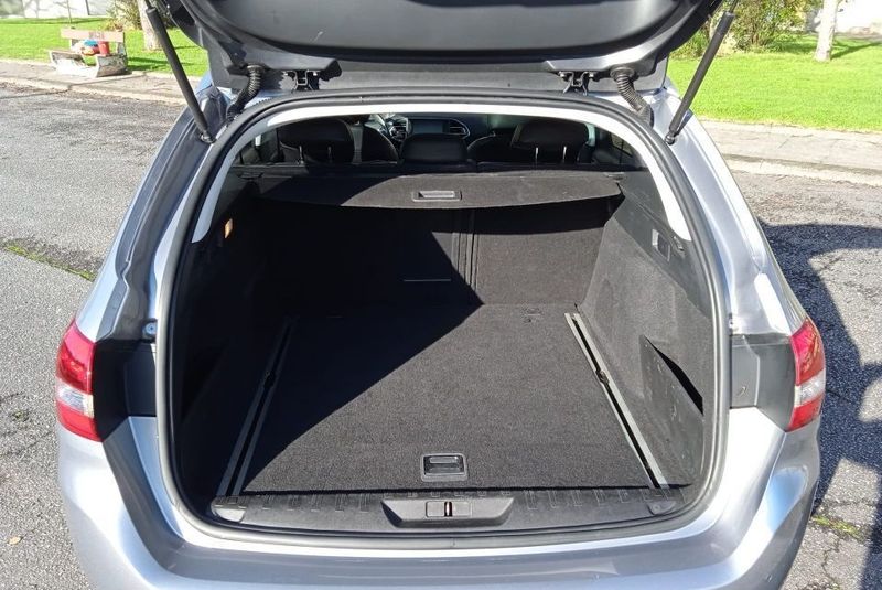 Peugeot 308 • 2014 • 205,000 km 3