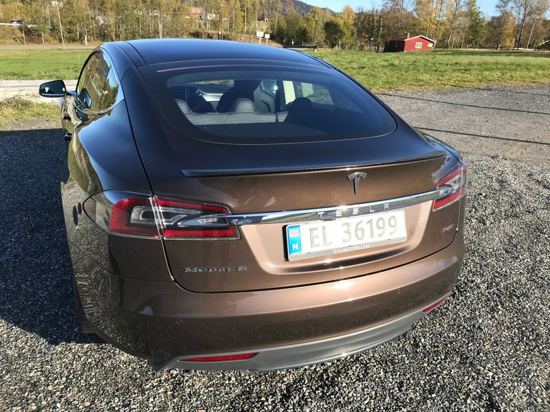 Tesla Model S • 2014 • 107,500 km 2