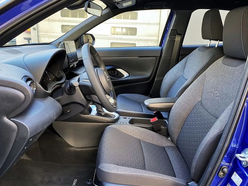 Toyota Yaris • 2022 • 28,800 km 7