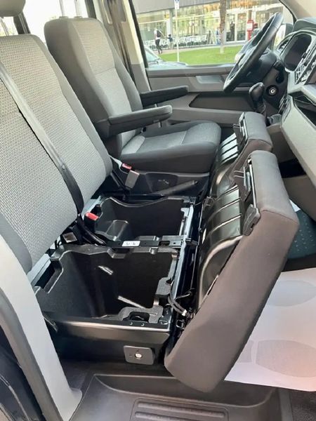 Volkswagen Caravelle • 2023 • 38,400 km 6
