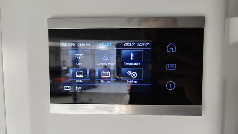 Volkswagen California • 2024 • 6,901 km 7