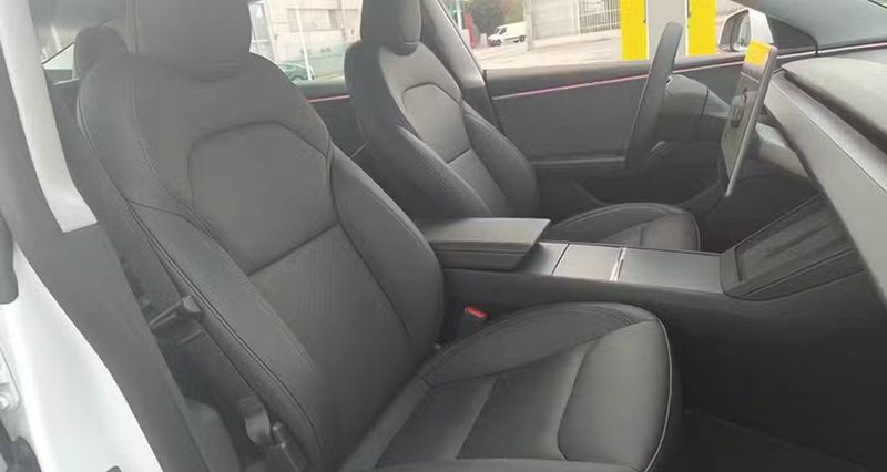 Tesla Model 3 • 2024 • 15,418 km 7