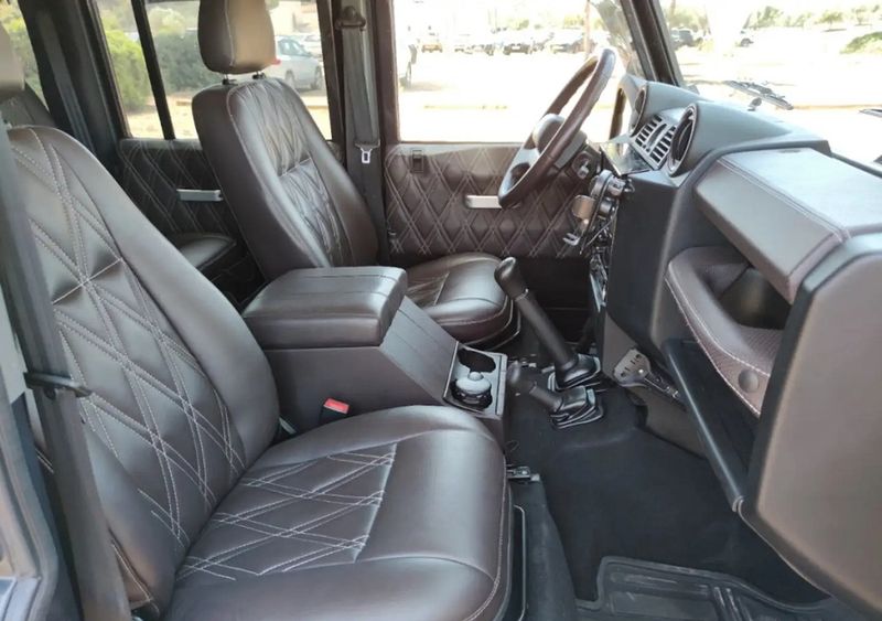 Land Rover Defender • 2014 • 96,700 km 9